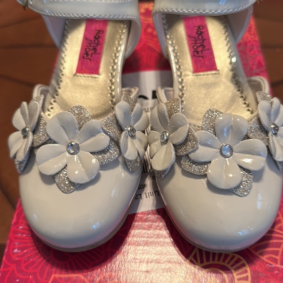 ❌SOLD❌ BONE PATENT DRESS SHOE - Picture 5 of 8